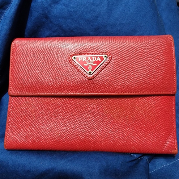 PRADA EUC SAFFIANO RED Wallet w/ authentication cards - Picture 2 of 10